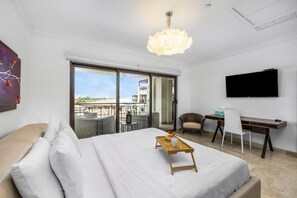 2 bedrooms, iron/ironing board, WiFi