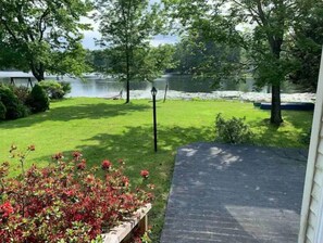 Property grounds - Beautiful 3 Bedroom Lakefront Home (Sweet Valley)