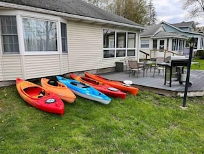 Outdoor dining - Beautiful 3 Bedroom Lakefront Home (Sweet Valley)