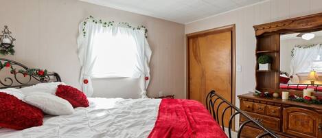 3 habitaciones, escritorio, tabla de planchar con plancha y wifi gratis