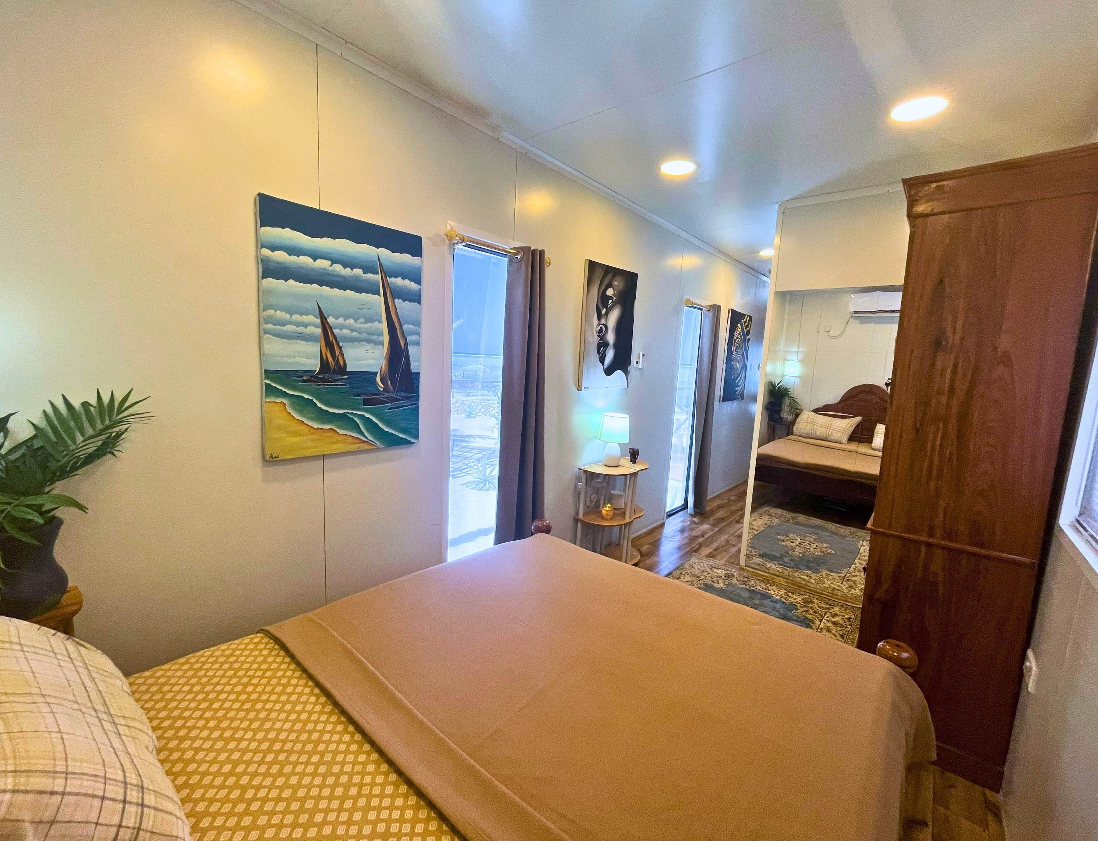 1 slaapkamer, een strijkplank/strijkijzer, gratis wifi, beddengoed