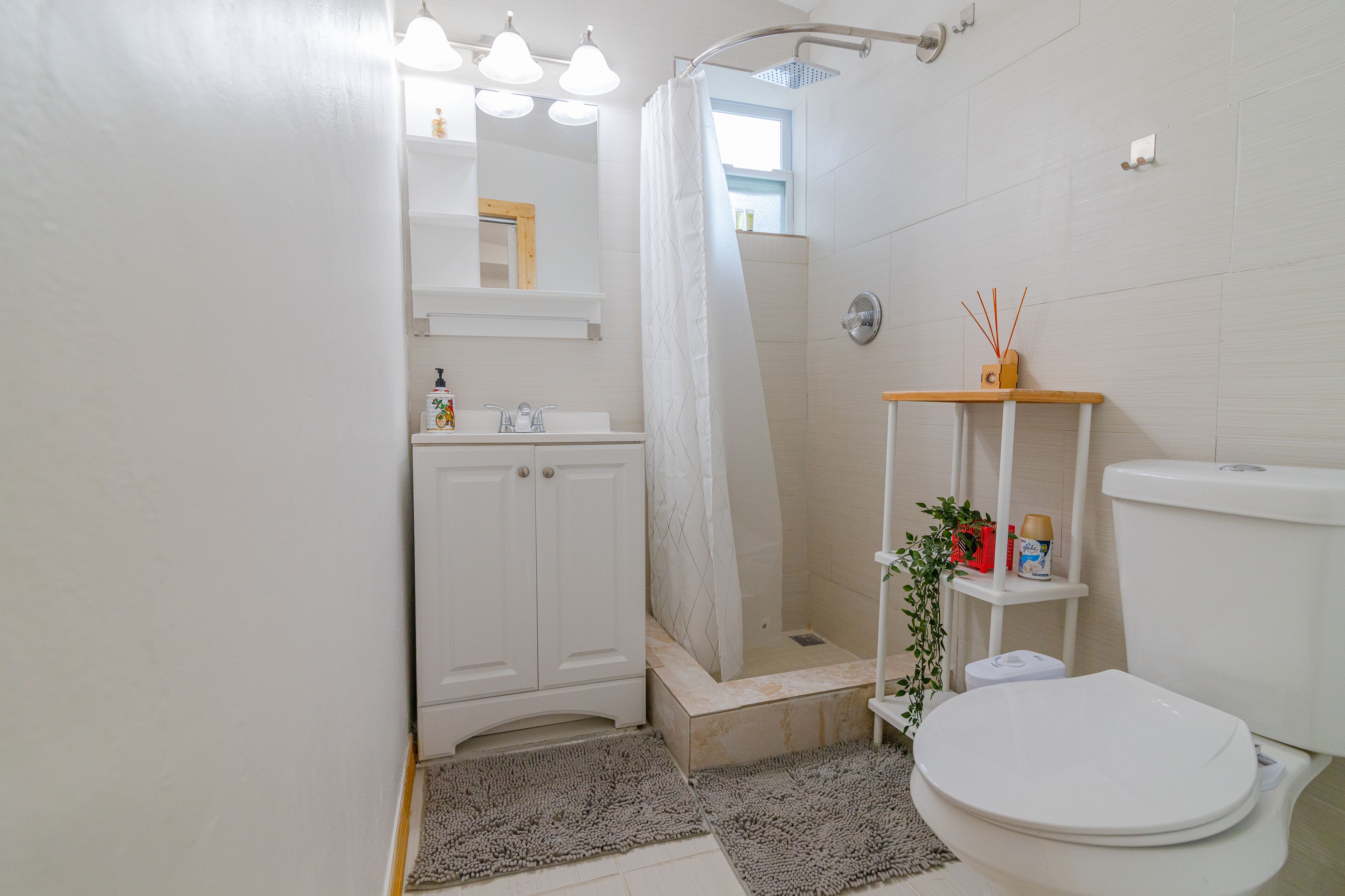 Economy Room, 1 Bedroom, Ensuite, Garden View | Bathroom | Shower, towels