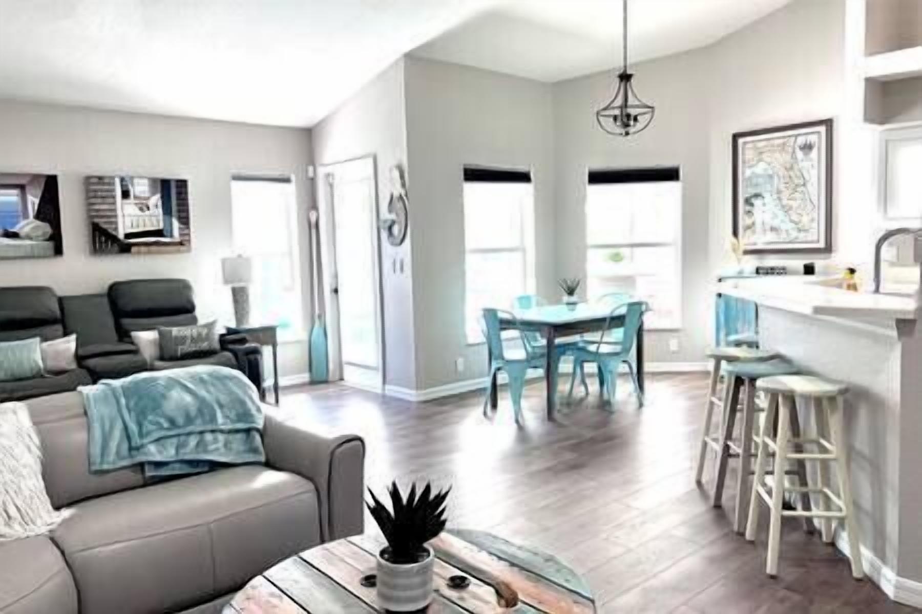 Een televisie en tafelvoetbal