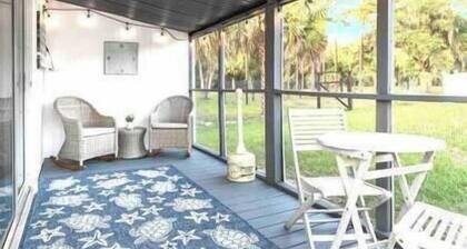 CR Retreat Poker Suite, Tiki, pool hot tub Slps 14