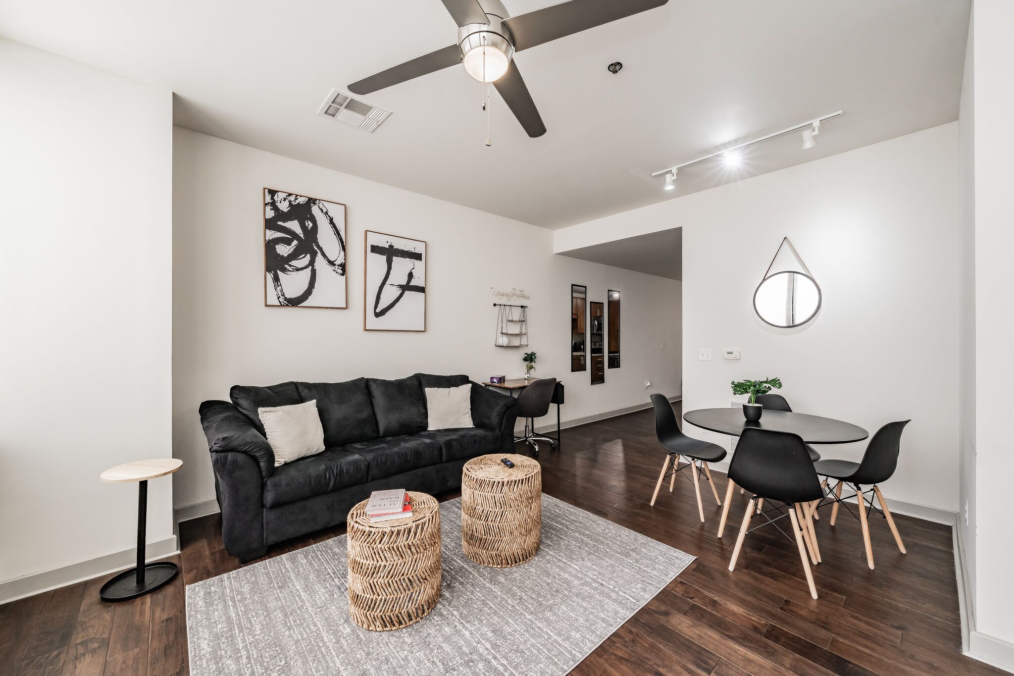 Downtown Dallas, 1 King bed+ Walking distance to ALL MAJOR ATTRACTIONS!