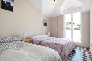 4 bedrooms, iron/ironing board, free WiFi, bed sheets - Villa 'Sol, Playa Y Diversion En Roche' with Private Terrace, Wi-Fi and Air Conditioning (Roche)