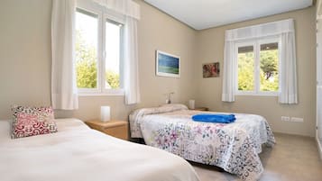 4 Schlafzimmer, Bügeleisen/Bügelbrett, kostenloses WLAN, Bettwäsche
