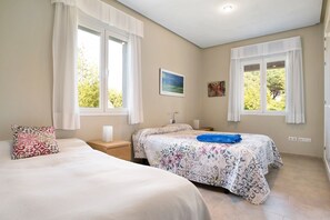 4 quartos, ferros/tábuas de passar roupa, Wi-Fi de cortesia
