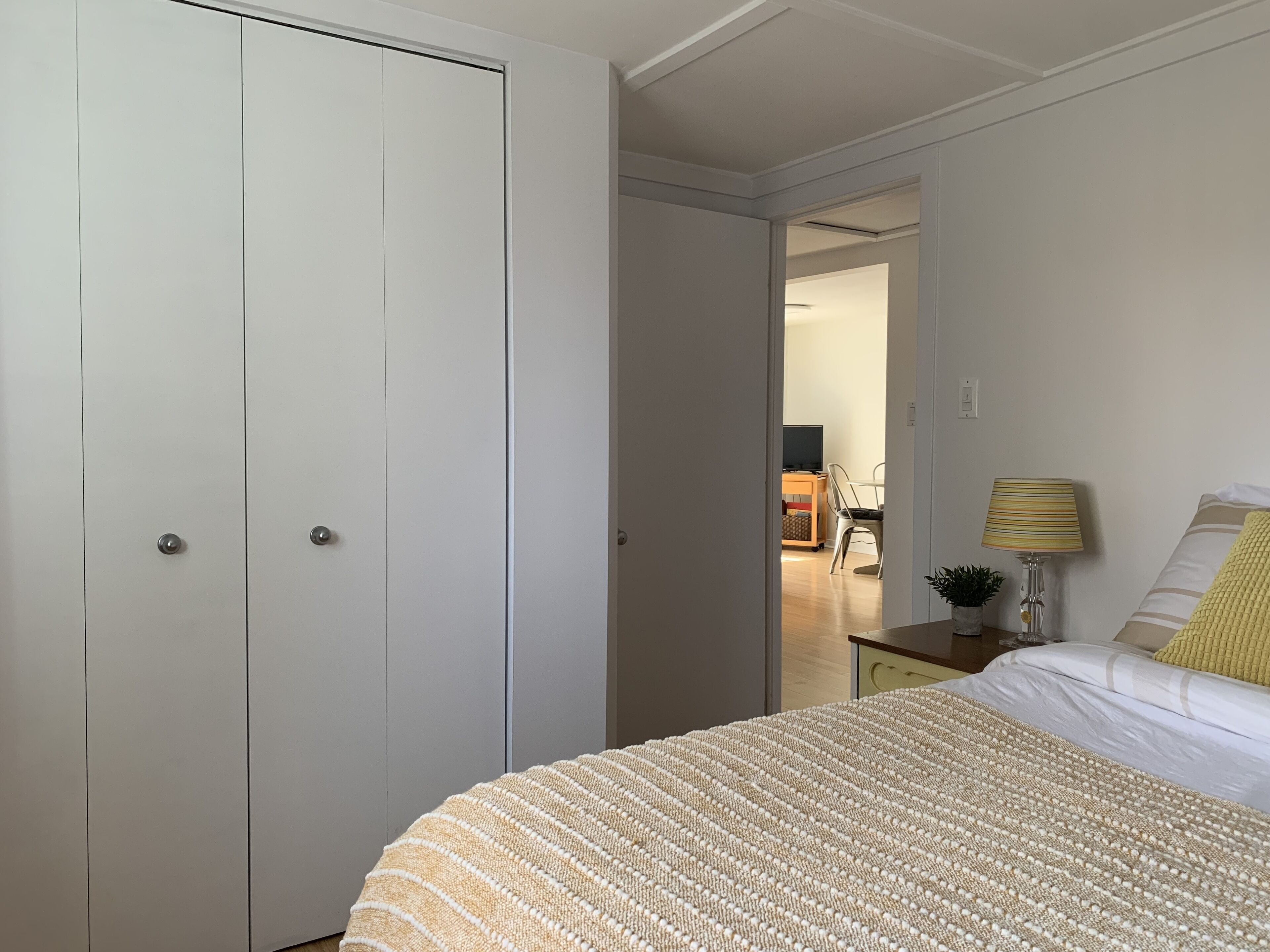 Bright apartment in the peaceful village of Val-Morin