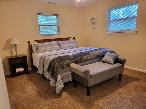 2 bedrooms, in-room safe, iron/ironing board, free WiFi