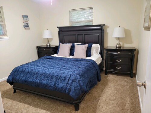 Stock Cottage Cozy 2 BR, 2 Bath House next to Biology Trails and SAU