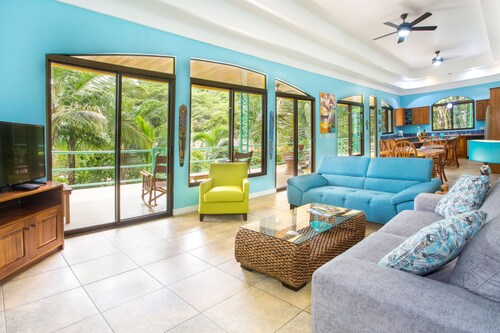 Manuel Antonio, Private Pool Jacuzzi, Pool table, Gated community