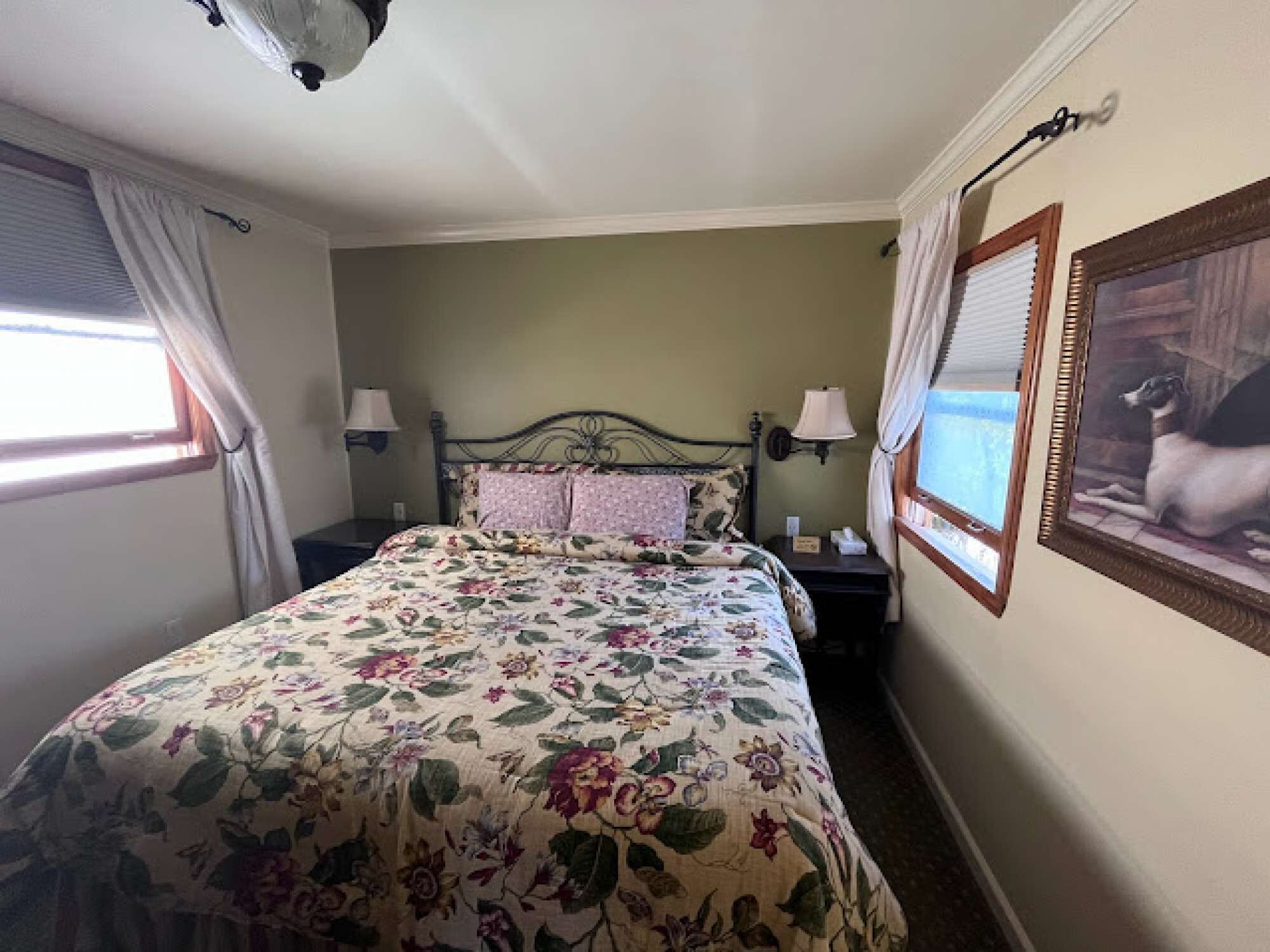 Marina Motel - King Suite with Garage