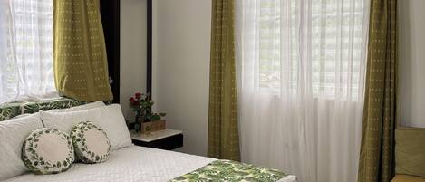 3 habitaciones, caja de seguridad en la habitación y escritorio