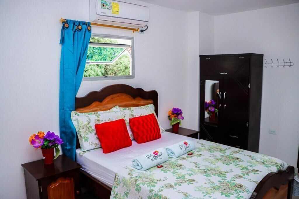 Ropa de cama de alta calidad, cubrecamas y wifi gratis 
