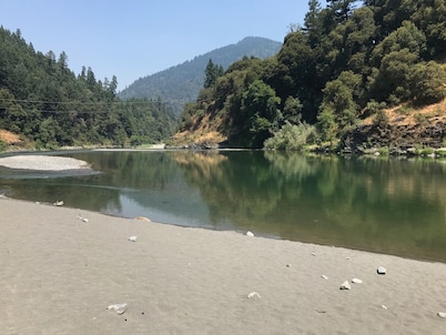 2/1 House With Deck- Trail To River With Amazing Sandy Beach- Solar Heated Pool