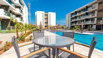 2 piscinas al aire libre