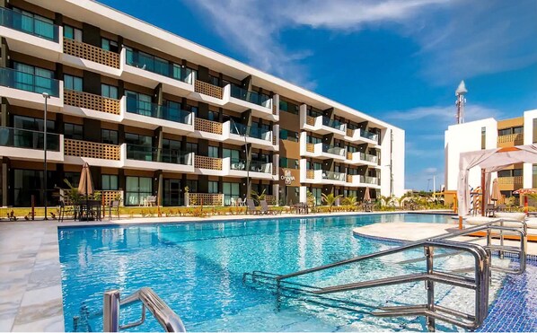 2 piscinas externas