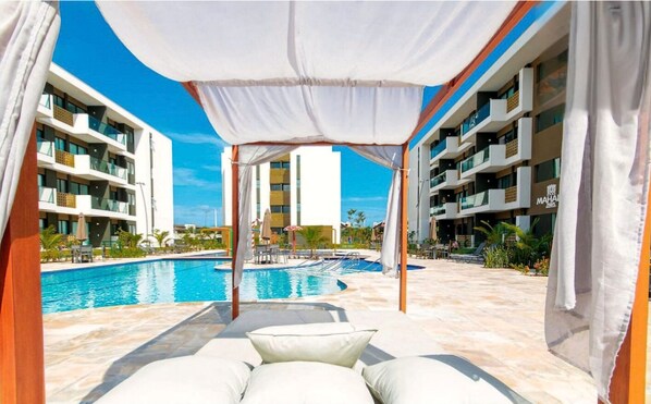 2 piscinas externas