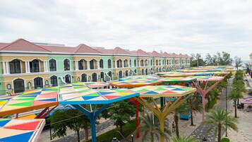 Family Room | Terrace/patio