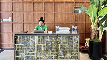 Check-in/check-out kiosk