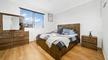 4 bedrooms, desk, iron/ironing board, WiFi