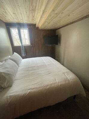 Superior Suite, 1 King Bed | 1 bedroom, Egyptian cotton sheets, premium bedding, pillowtop beds - Harbour Hutch  (St. Anthony)
