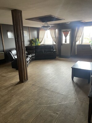 Smart TV de 43 pulgadas con canales vía satélite 