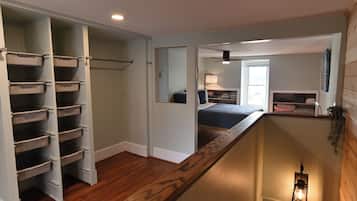 Ullakkohuoneisto, 1 makuuhuone, kaupunkinäköala | 1 makuuhuone, yksilöllisesti sisustettu, yksilöllisesti kalustettu