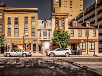 BurgBnB Downtown