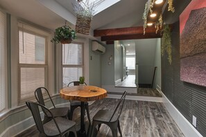 Loft, 1 Bedroom, City View | In-room dining