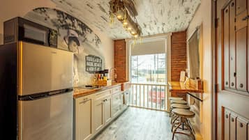 Loft, 1 Bedroom, City View | Private kitchen | Full-size fridge, microwave, stovetop, toaster