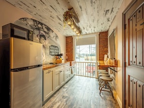 Loft, 1 Bedroom, City View | Private kitchen