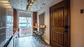 Loft, 1 Bedroom, City View | In-room dining