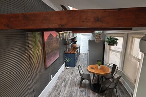 Loft, 1 Bedroom, City View | In-room dining