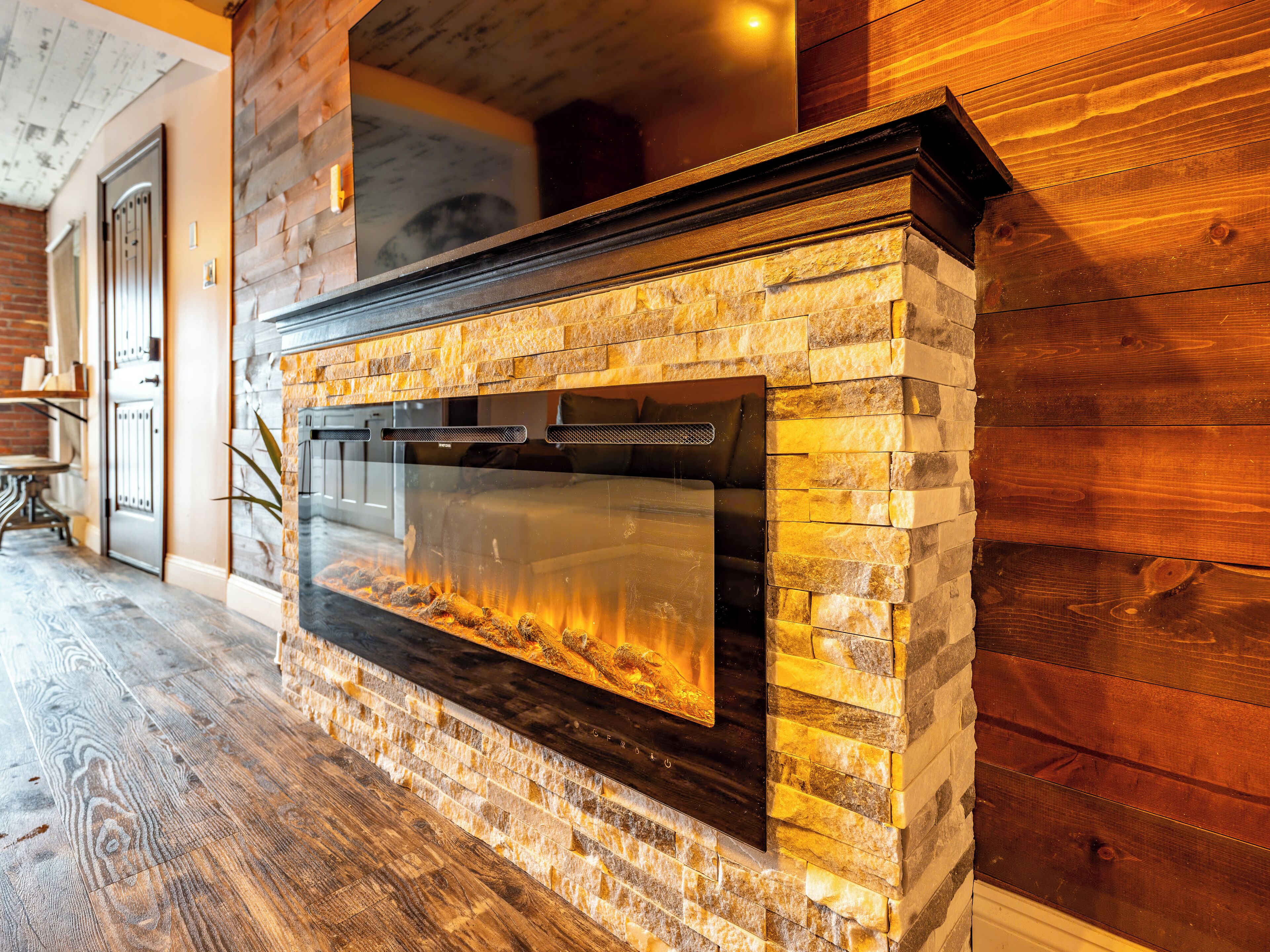 Loft, 1 Bedroom, City View | Living area | 50-inch Smart TV with digital channels, fireplace, Netflix