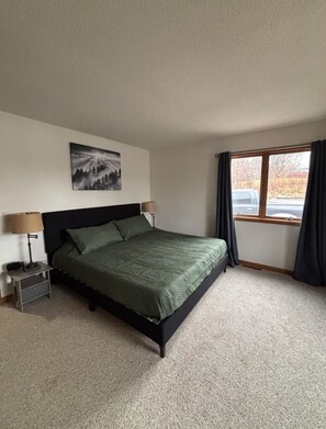 5 bedrooms, desk, iron/ironing board, free WiFi