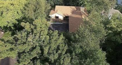 Charming and spacious 5 bedroom, 3 bath,19 guest home on peaceful keewahtin lake