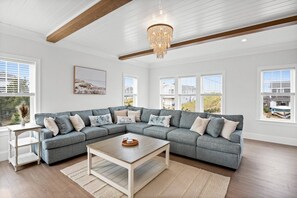 Smart TV - Enjoy stunning views in huge Sagamore Beach house with roof deck - perfect for the whole family! (Sandwich)