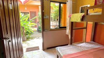 Basic Triple Room, Garden View | Bed sheets