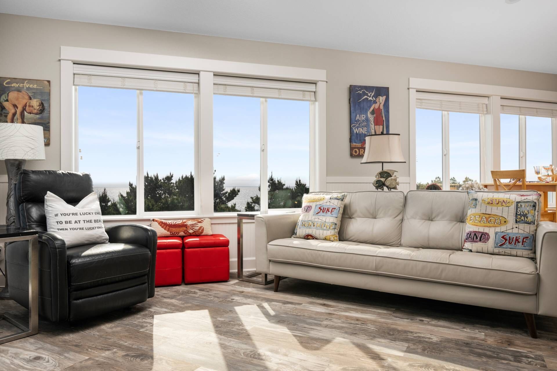 Fantastic Ocean Views, One Block to Beach, Pet Friendly, En-Suite Bathrooms, Two Miles to Casino