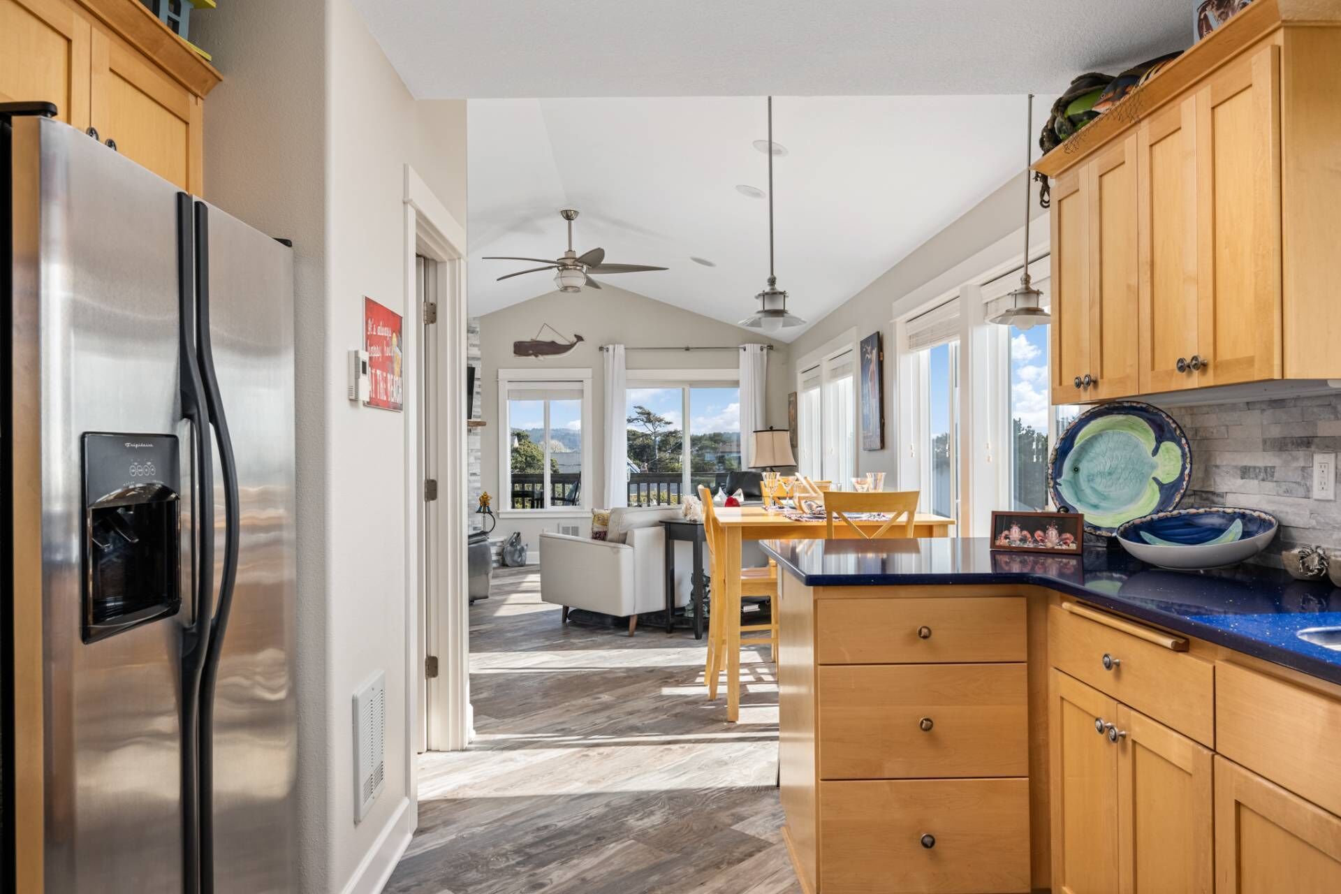 Fantastic Ocean Views, One Block to Beach, Pet Friendly, En-Suite Bathrooms, Two Miles to Casino