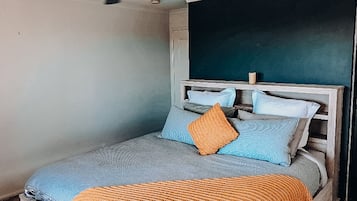 2 bedrooms, WiFi, bed sheets
