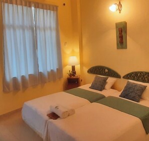 1 室のベッドルーム、デスク、アイロン / アイロン台、インターネット