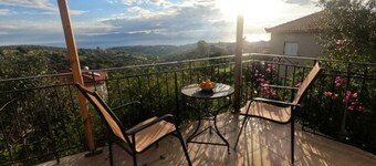 Cozy Garden Cottage With Stunning Sea Views