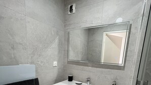 A modern bathroom with a white vanity, a large mirror, and a glass shower enclosure. - Super 4 Rooms refurbished (Villeurbanne)