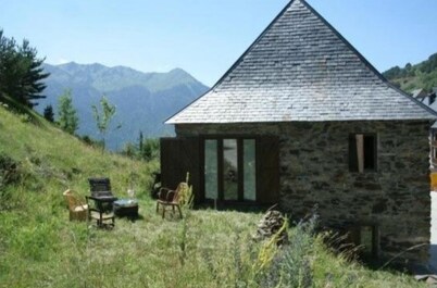 Mountain cabin a stone's throw from the ski resort of Baqueira Beret.