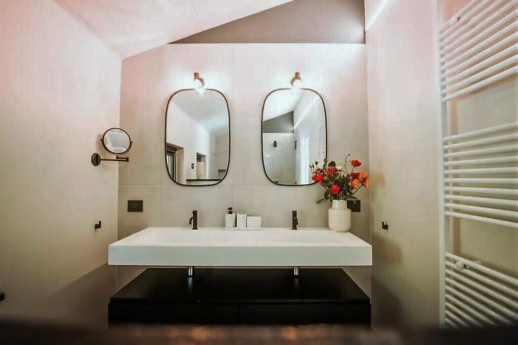 Exclusive Villa with pool and penthouse in Barolo wine area