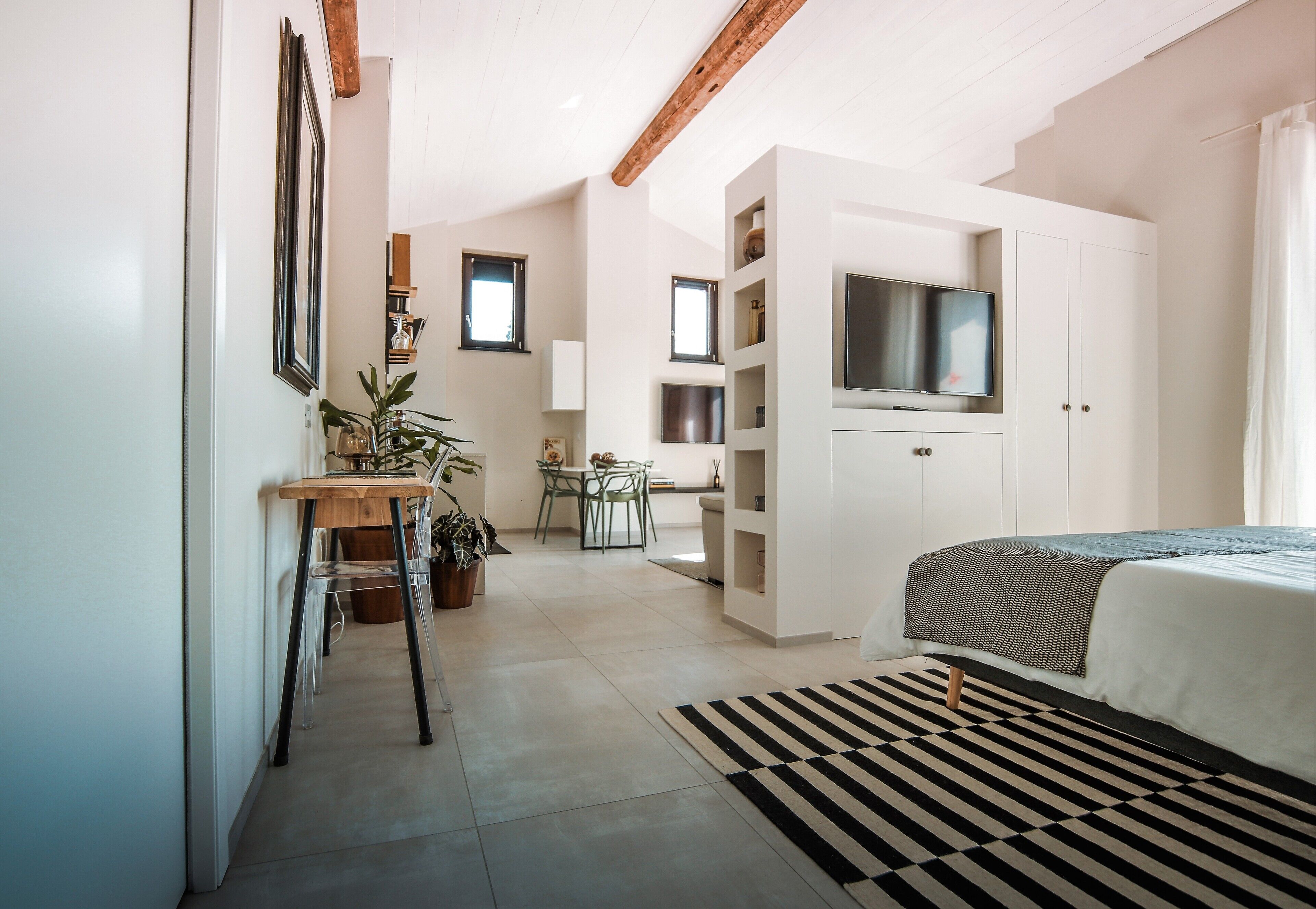 Exclusive Villa with pool and penthouse in Barolo wine area