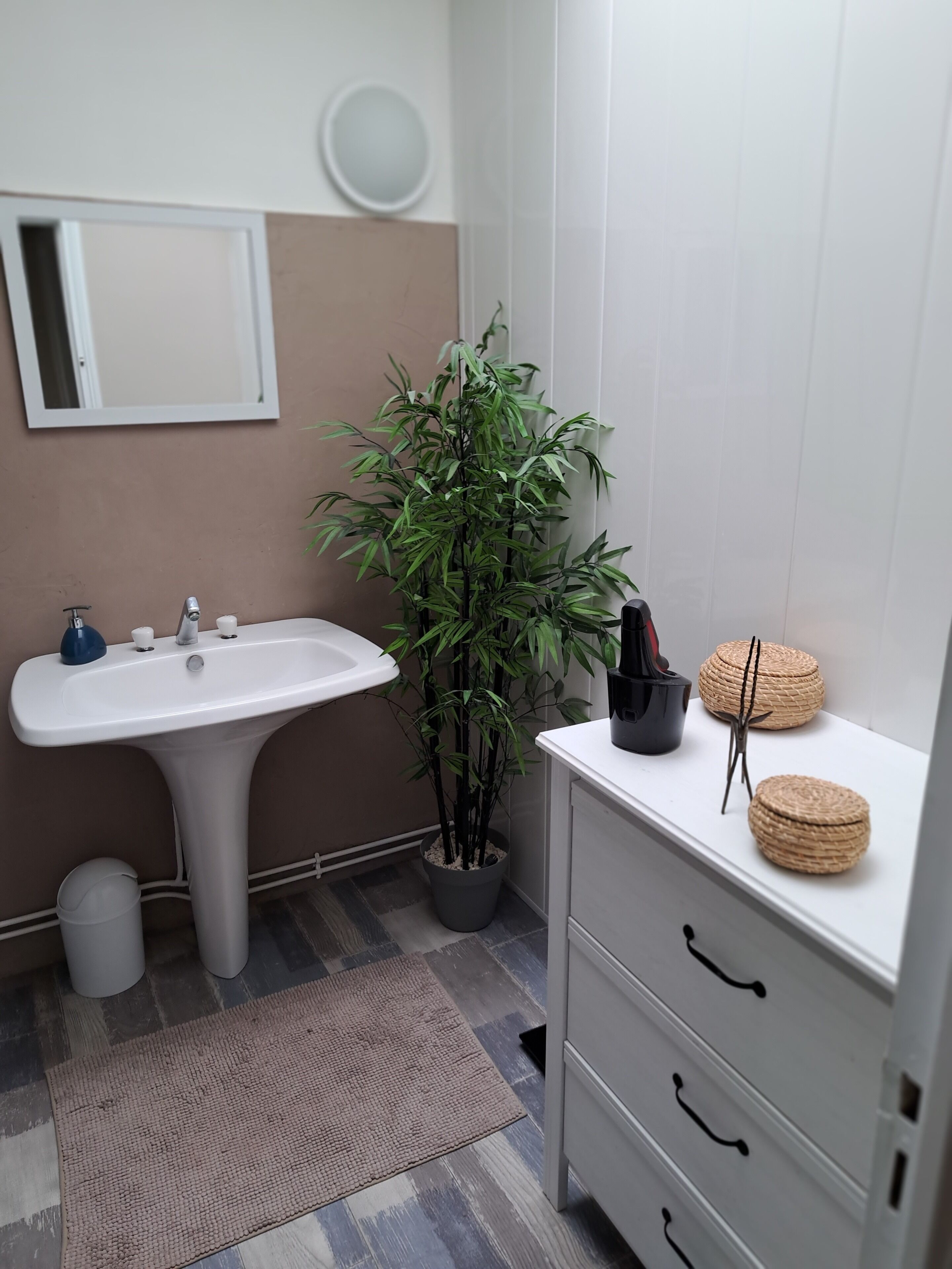 Large comfortable stone house 10 minutes from Futuroscope.